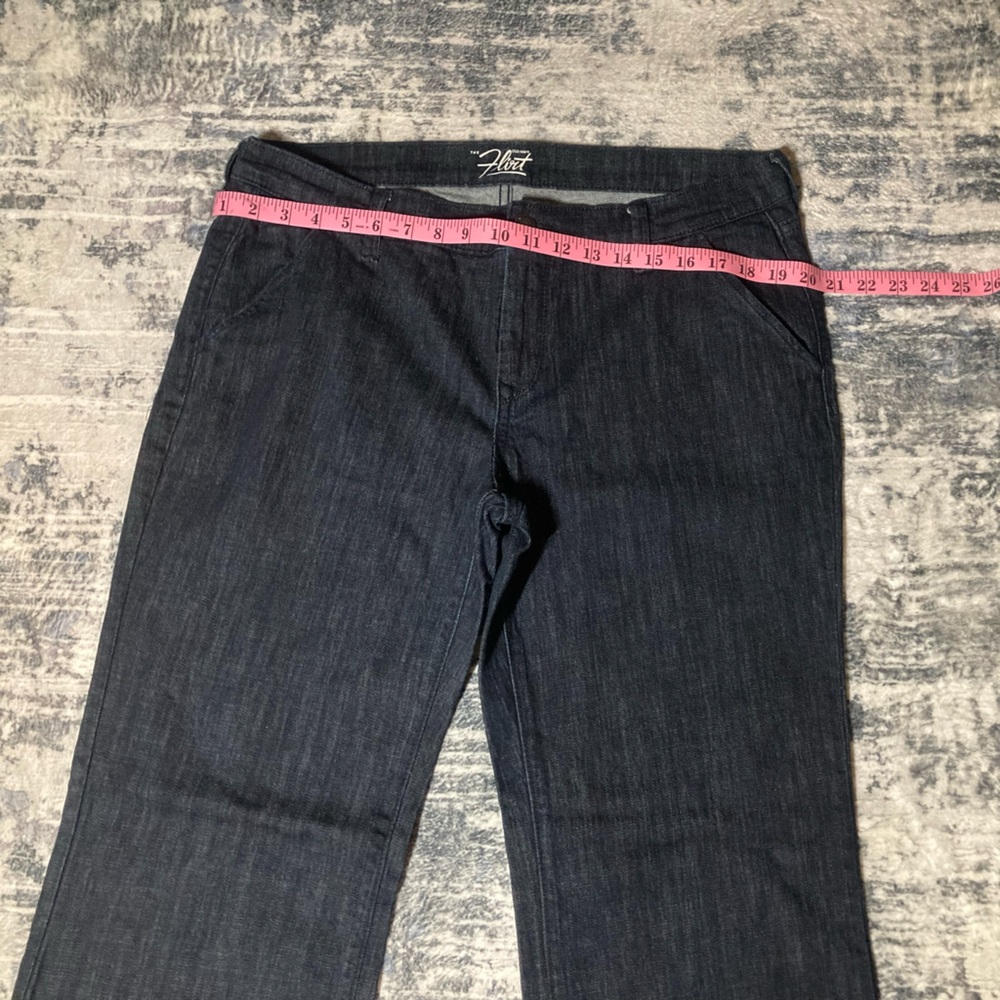 Old Navy Women's Flirt Jeans - Picture 7 of 9